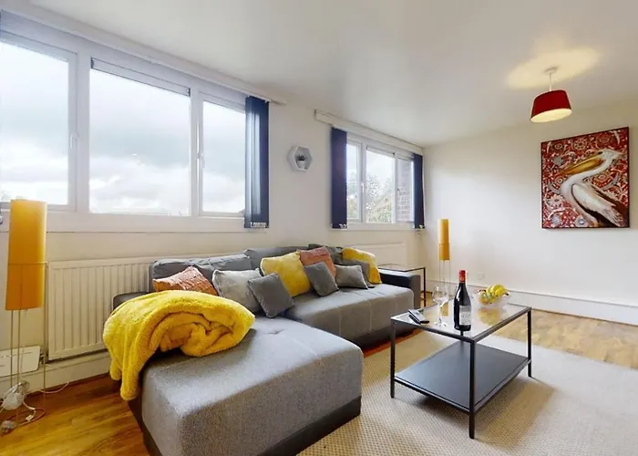 3 Bed Sheffield City Centre Apartment - Sleeps 8